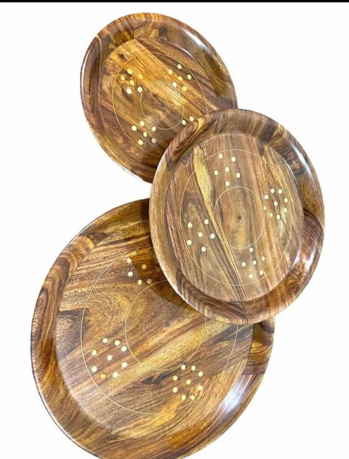 Brass_Plate_Set_with_Wooden_Base_wcspk