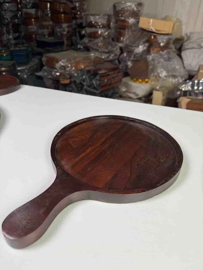 non-stick_pizza_pan_with_handle