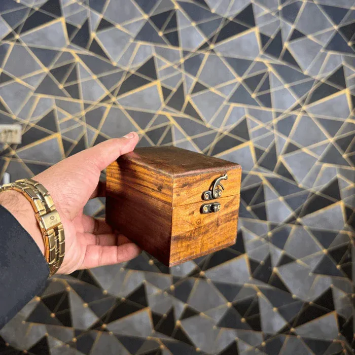 side-view-luxury-wooden-watch-box_1