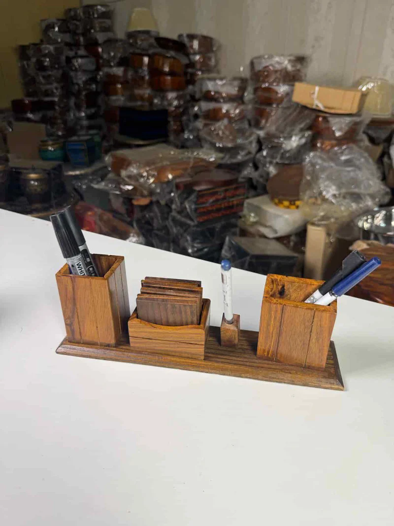 wooden-pen-stand-natural-desk-organizer